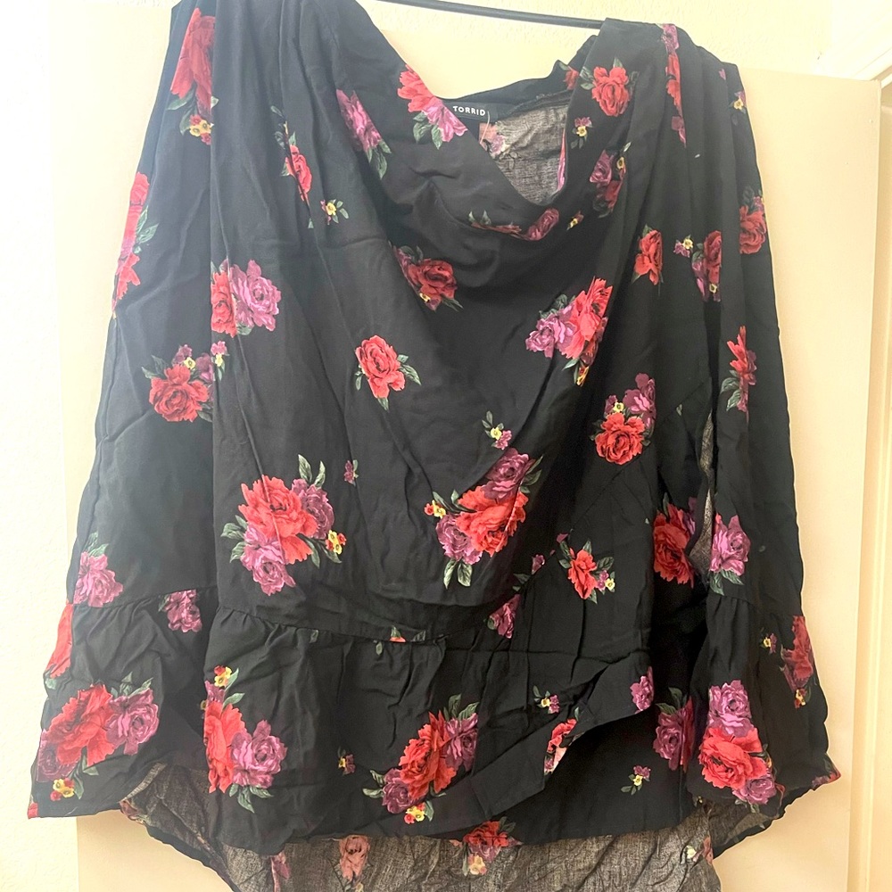 Size 4 torrid skirt new with tag